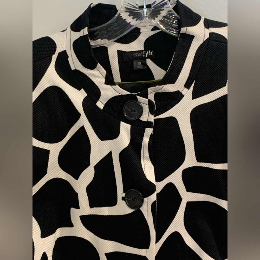 East 5th Black and White Patterned Blazer - Picture 2 of 11